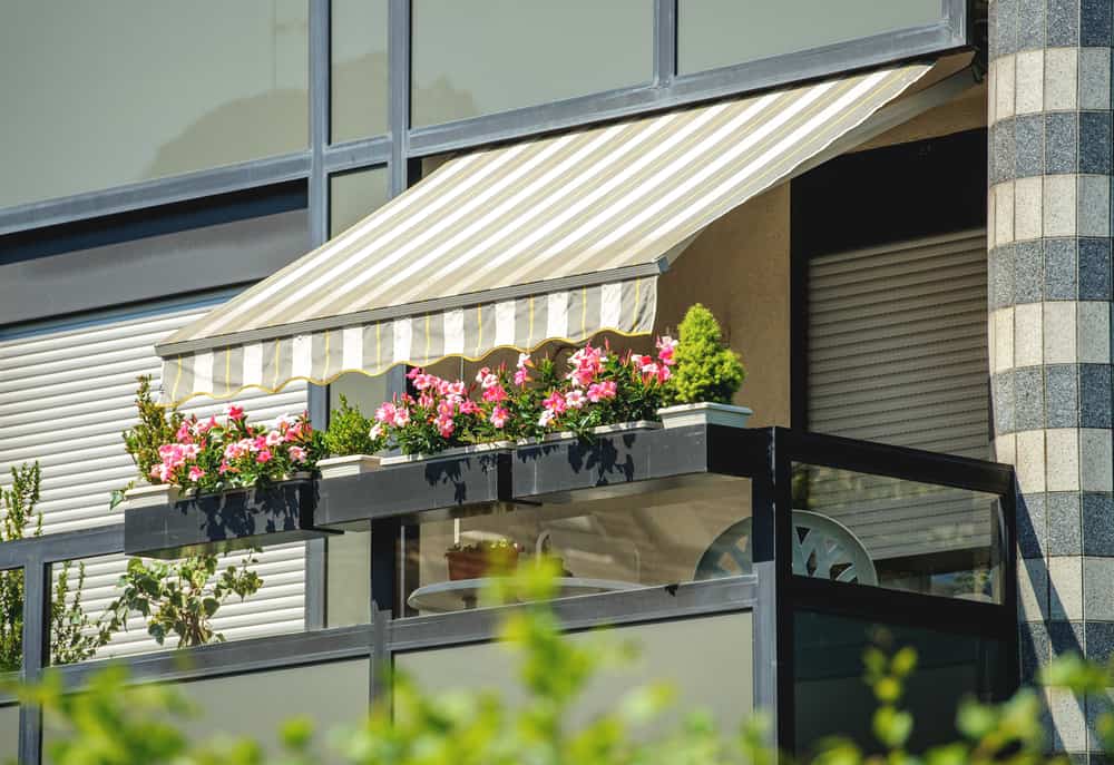 Retractable Awnings Chicago, IL rijon manufactoring company